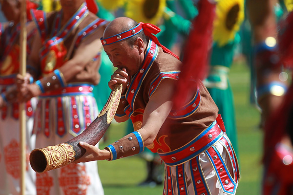 Performers take part in the opening ceremony of the year's Naadam Festival in Xinlin Gol, situated on the grasslands of the Inner Mongolia autonomous region, Aug 8, 2013.