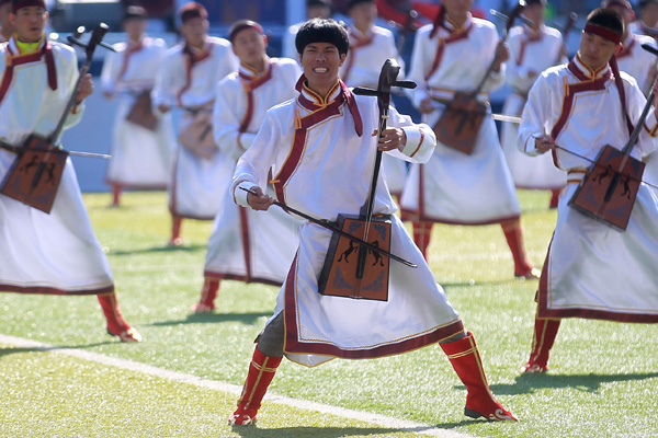 Performers take part in the opening ceremony of the year's Naadam Festival in Xinlin Gol, situated on the grasslands of the Inner Mongolia autonomous region, Aug 8, 2013.