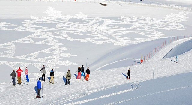 British artist creates patterns in the snow