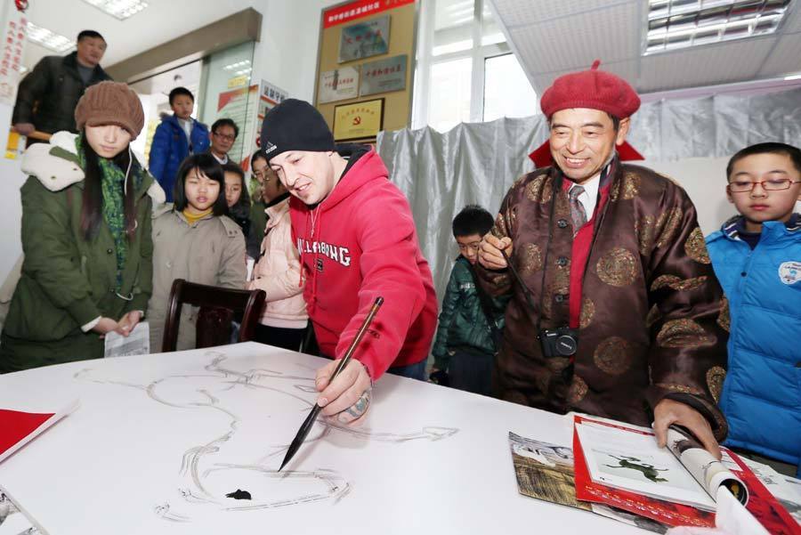 Expat paints horse for Lunar New Year