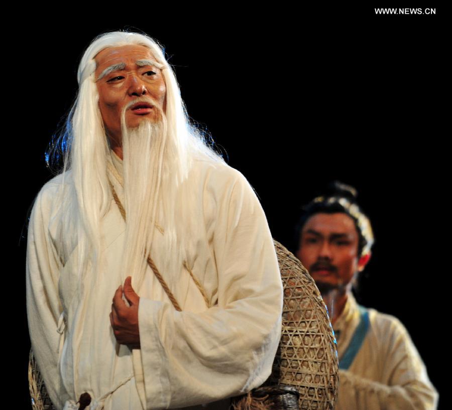 Drama 'Friendship Between Yu Boya and Zhong Ziqi' directed by writer-director Xu Ruisheng premieres at Guanghua theater in Tianjin, north China, July 7, 2014. [Photo/Xinhua]