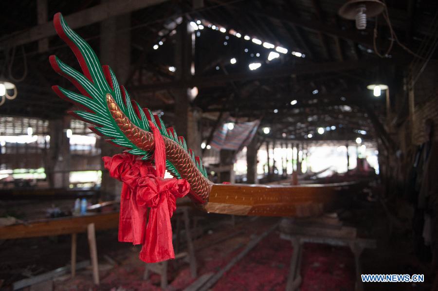 New dragon boat launched at Shangjiao village in Guangzhou